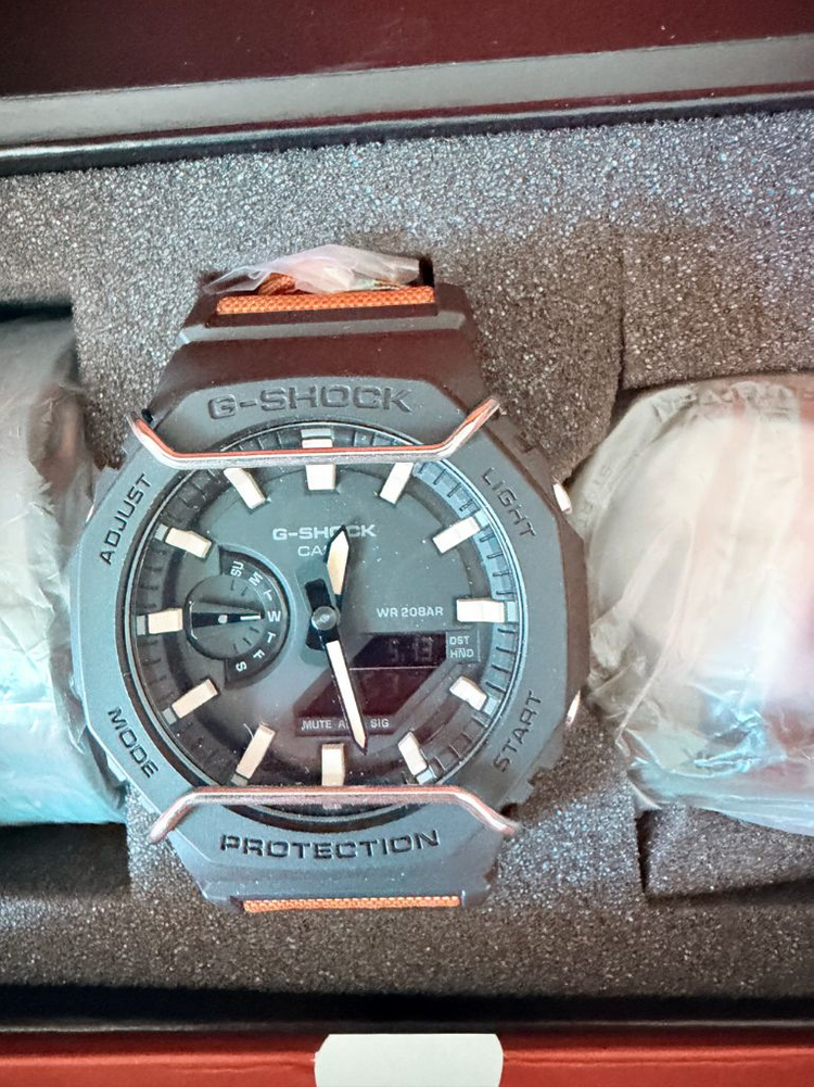 지샥 G-SHOCK GAE-2100WE 한정판 카본 코어 가드 시계 이미지