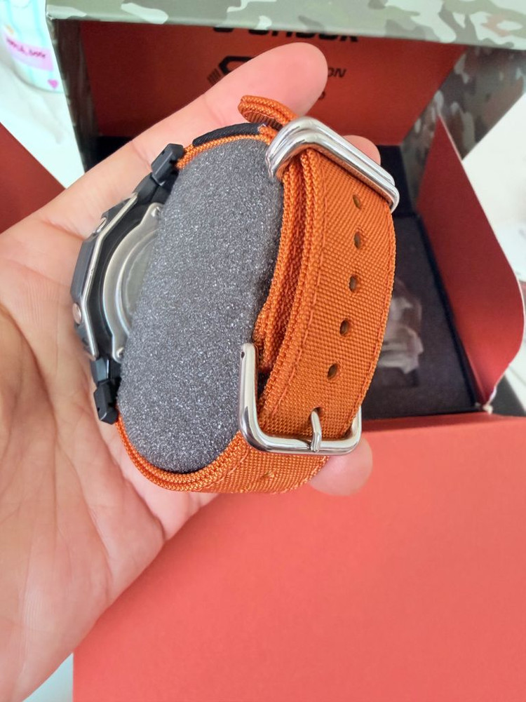 지샥 G-SHOCK GAE-2100WE 한정판 카본 코어 가드 시계 이미지