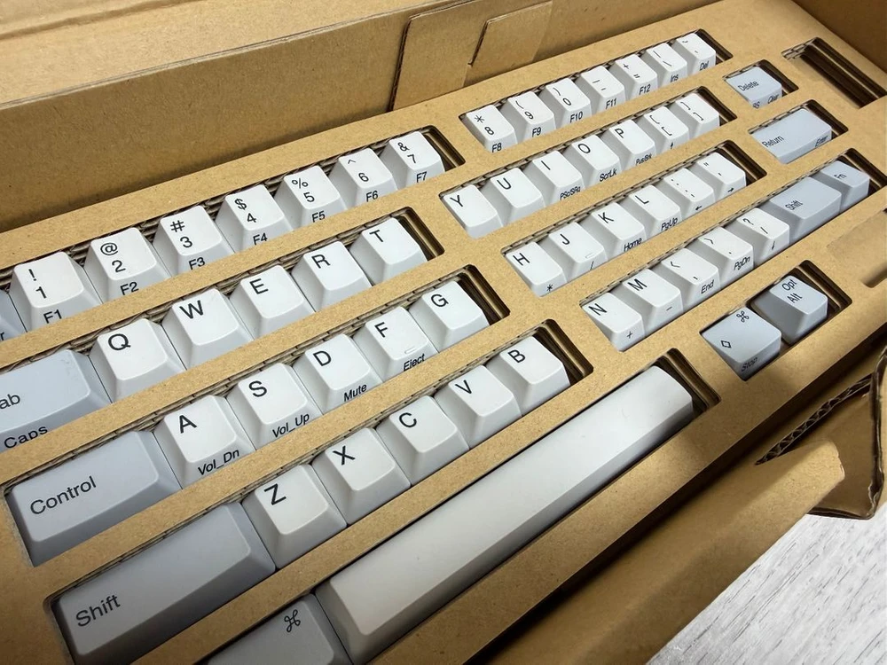 PFU HHKB Professional HYBRID 화이트 각인 키캡 이미지