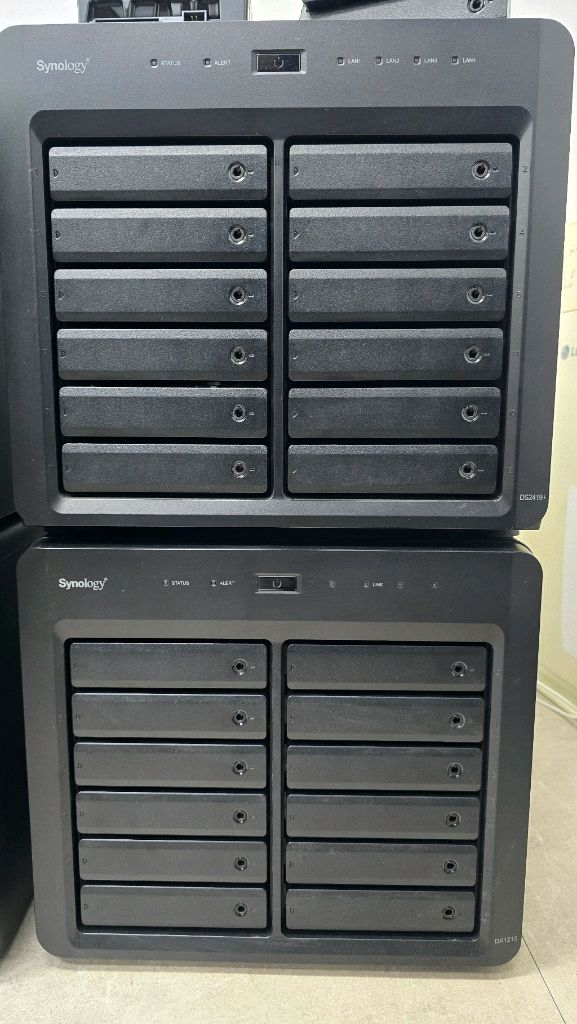 시놀로지 DX1215 NAS 확장 장치 이미지