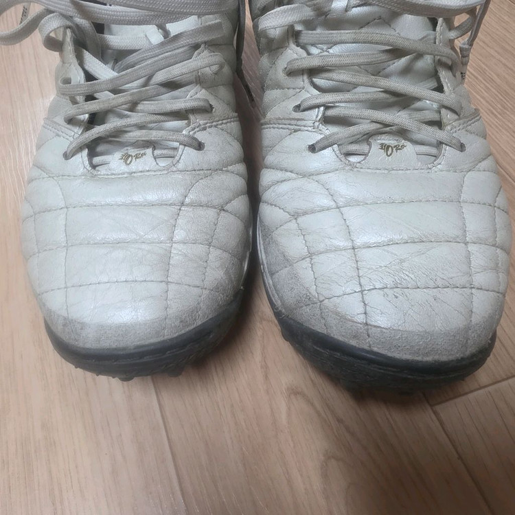 아슬레타 a005 255사이즈팝니다 이미지