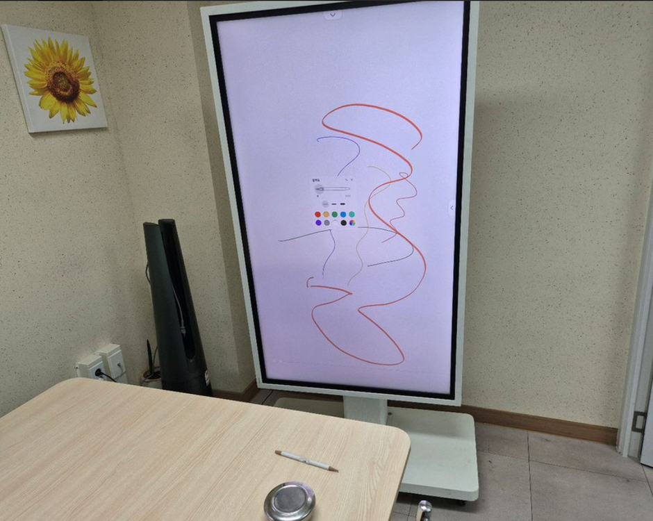 1년정도 사용한 삼성 플립 전자 칠판 65인치 팔아요 펜도 있고 순정거치대 포함 450만원 구입 이미지