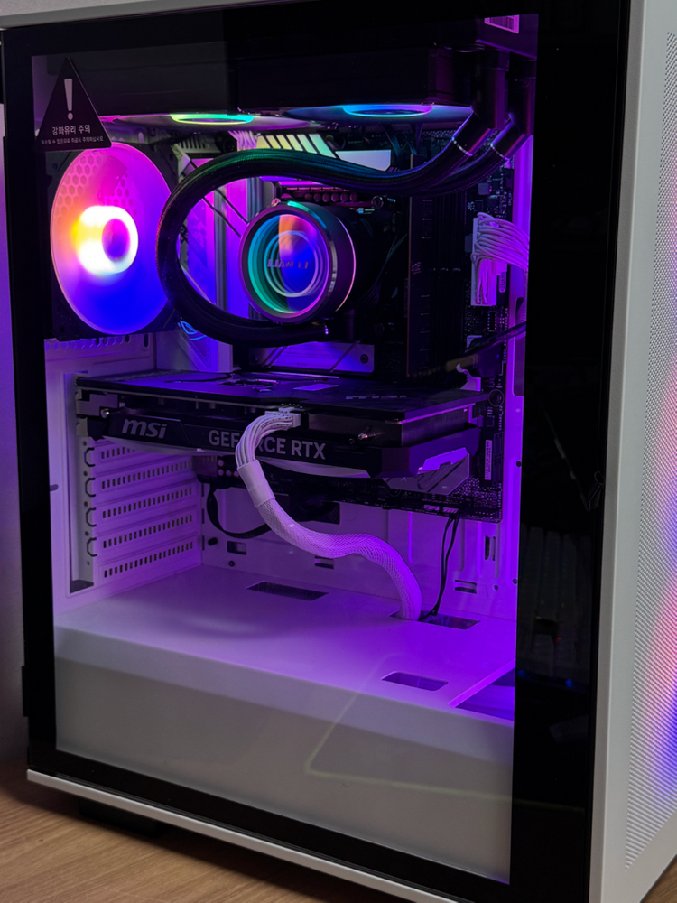 인텔 정품 i7-13700k / rtx4070 super 작업용 게이밍 컴퓨터 급처 이미지
