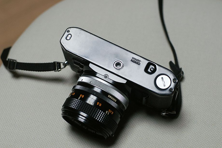 캐논 베스트셀러 AE-1(FD50mm 1.4 S.S.C ) 블랙버젼(케이스포함) 팝니다 이미지