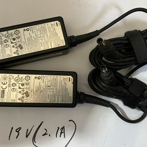 삼성노트북 19v ~ 18.5v 아답터 어댑터 팝니다 사진 확대하여 참고하시고 문의 주세요 가격 조정 가능합니다. 이미지