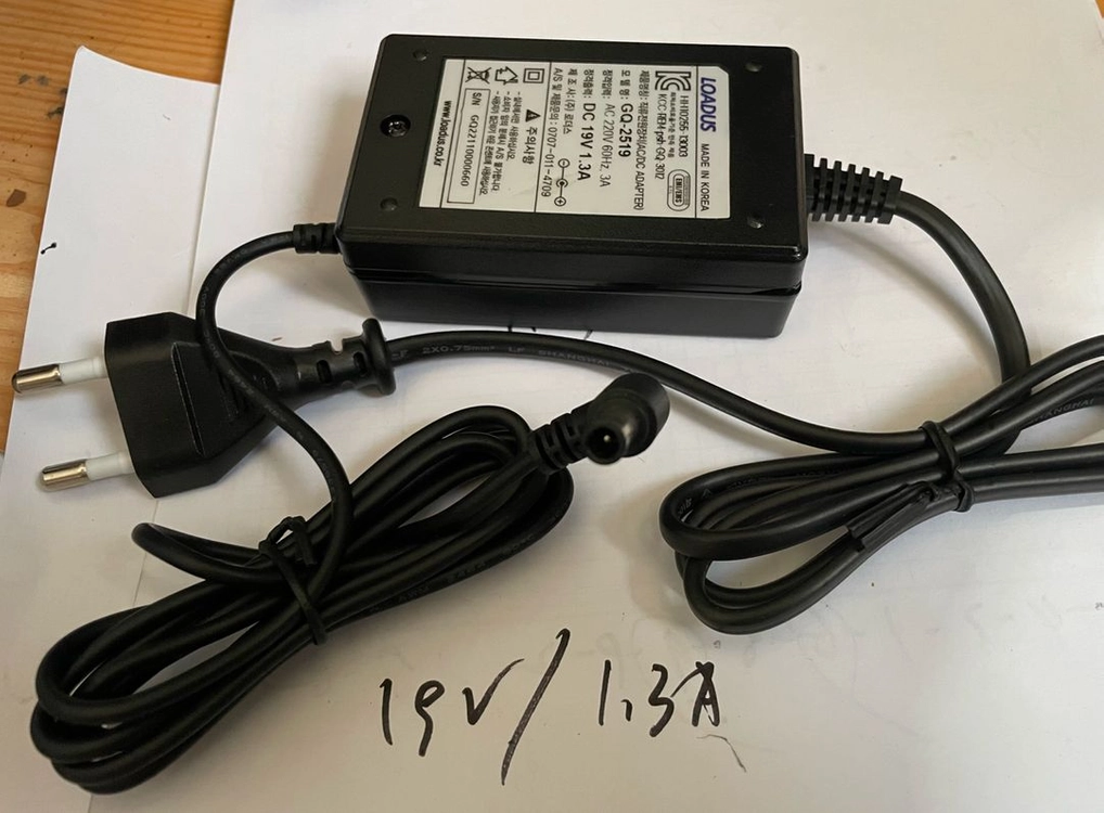 삼성노트북 19v ~ 18.5v 아답터 어댑터 팝니다 사진 확대하여 참고하시고 문의 주세요 가격 조정 가능합니다. 이미지