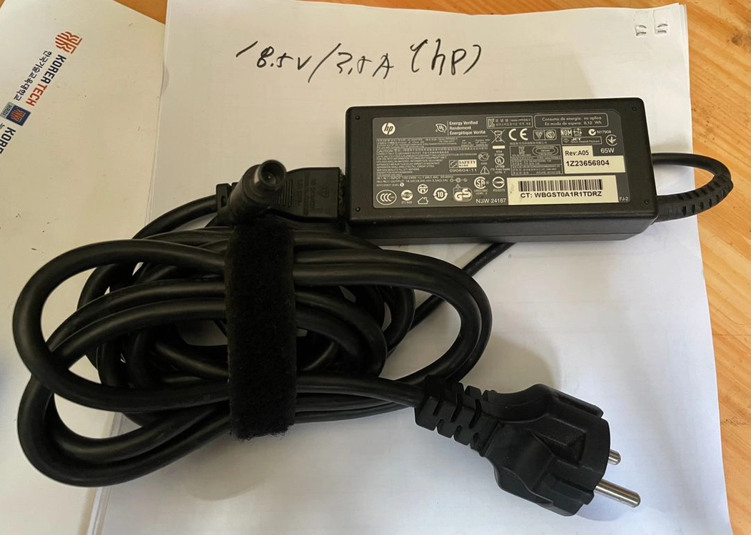 삼성노트북 19v ~ 18.5v 아답터 어댑터 팝니다 사진 확대하여 참고하시고 문의 주세요 가격 조정 가능합니다. 이미지