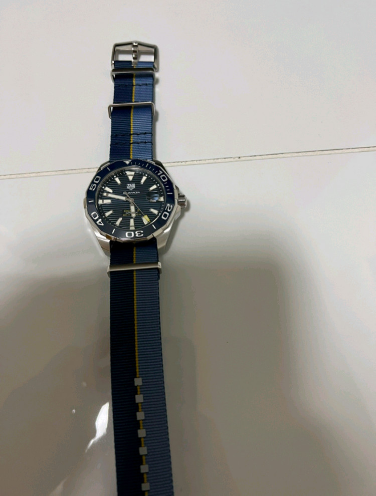 태그호이어 아쿠아레이서 43mm 블루 패브릭 스트랩 이미지