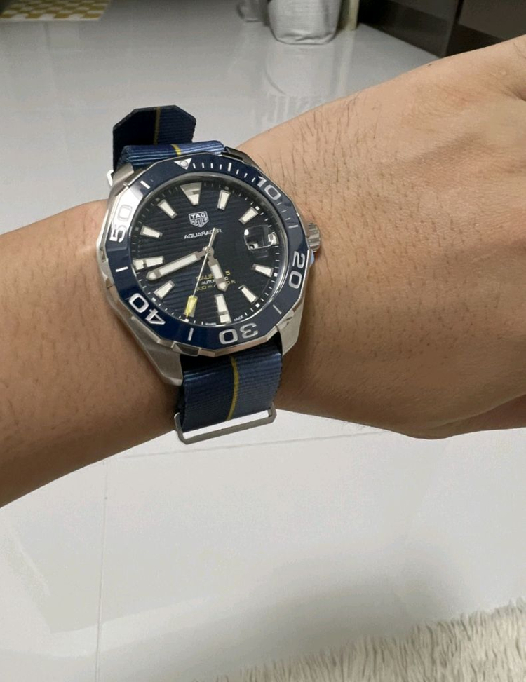 태그호이어 아쿠아레이서 43mm 블루 패브릭 스트랩 이미지