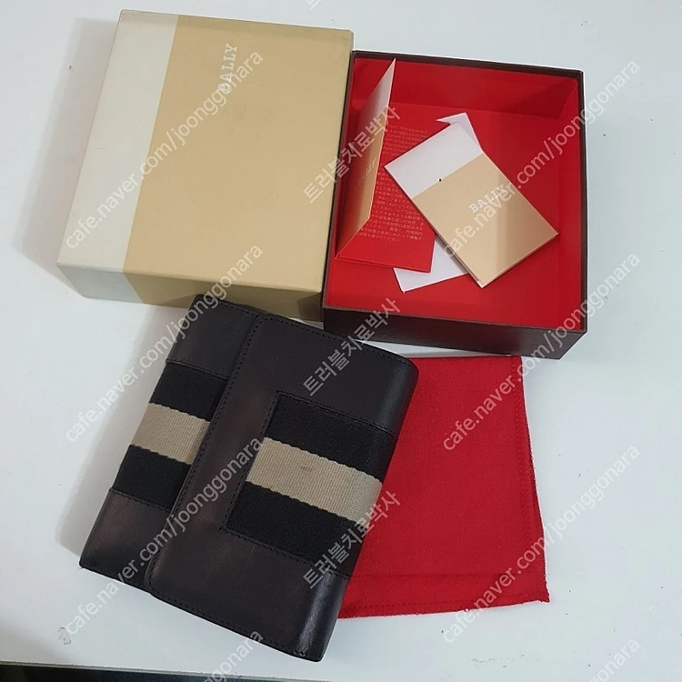 정품 발리 삼선 포켓 중지갑 이미지
