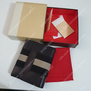 정품 발리 삼선 포켓 중지갑 이미지
