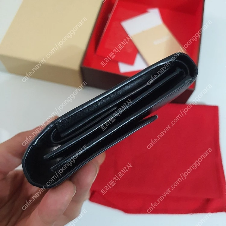 정품 발리 삼선 포켓 중지갑 이미지