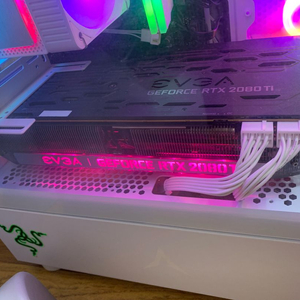 RTX 2080 Ti 그래픽카드 이미지