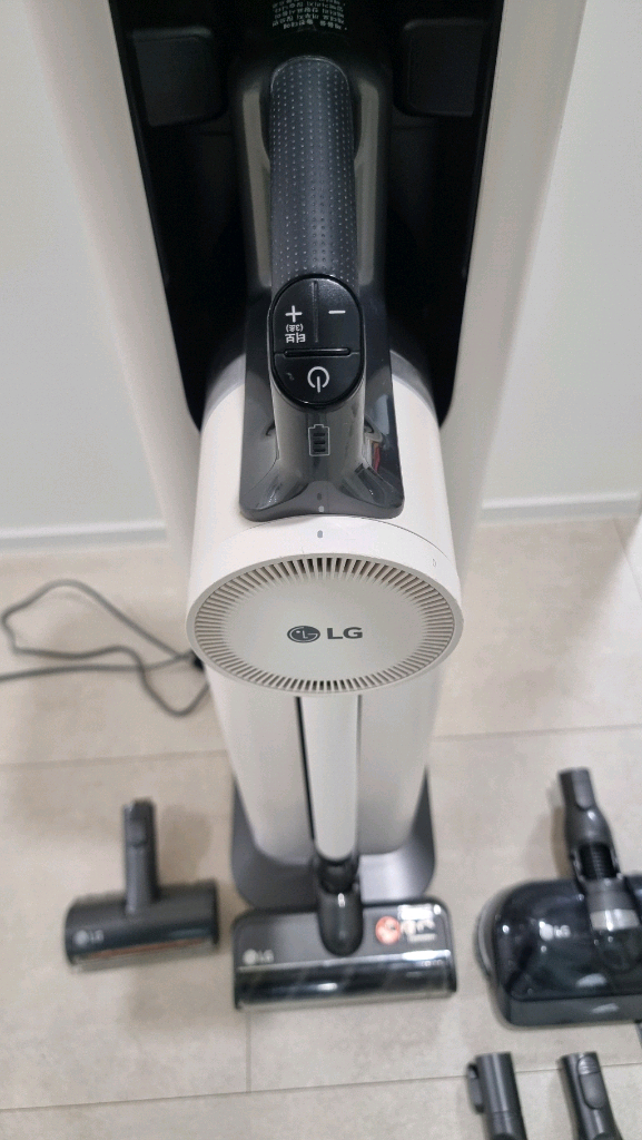 LG오브제 무선청소기. 풀세트. 판매합니다 배터리새거 이미지