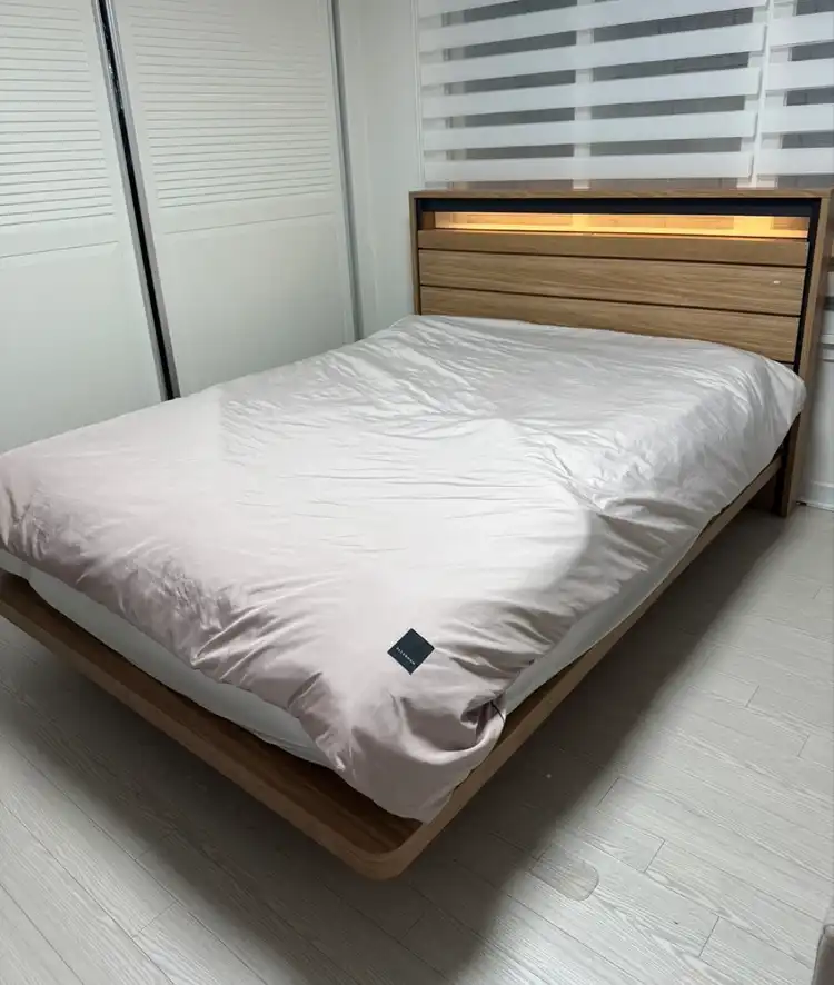 리바트 모던휴 침대 프레임 + 시몬스 뷰티레스트 길버트 퀸사이즈 판매 - 안심되는 중고거래