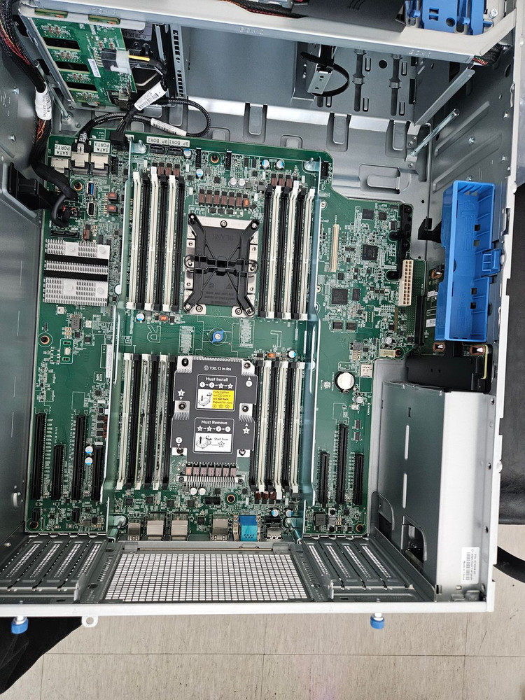 HPE ProLiant ML350 Gen10 서버 (3206R / 16GB+) 이미지