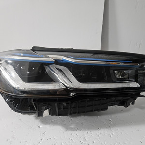 BMW 5 Series G30, G31, F90 LCI Laser 이미지