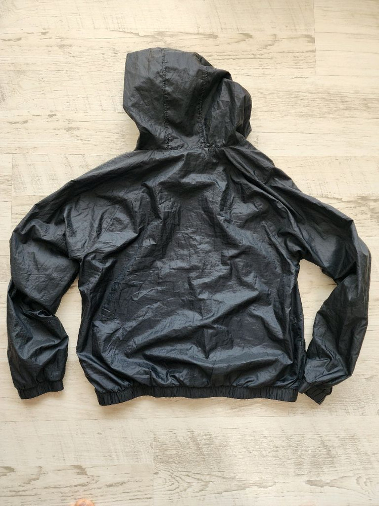 Under Armour 언더아머 여성 바람막이 자켓. M사이즈 런닝 점퍼 이미지