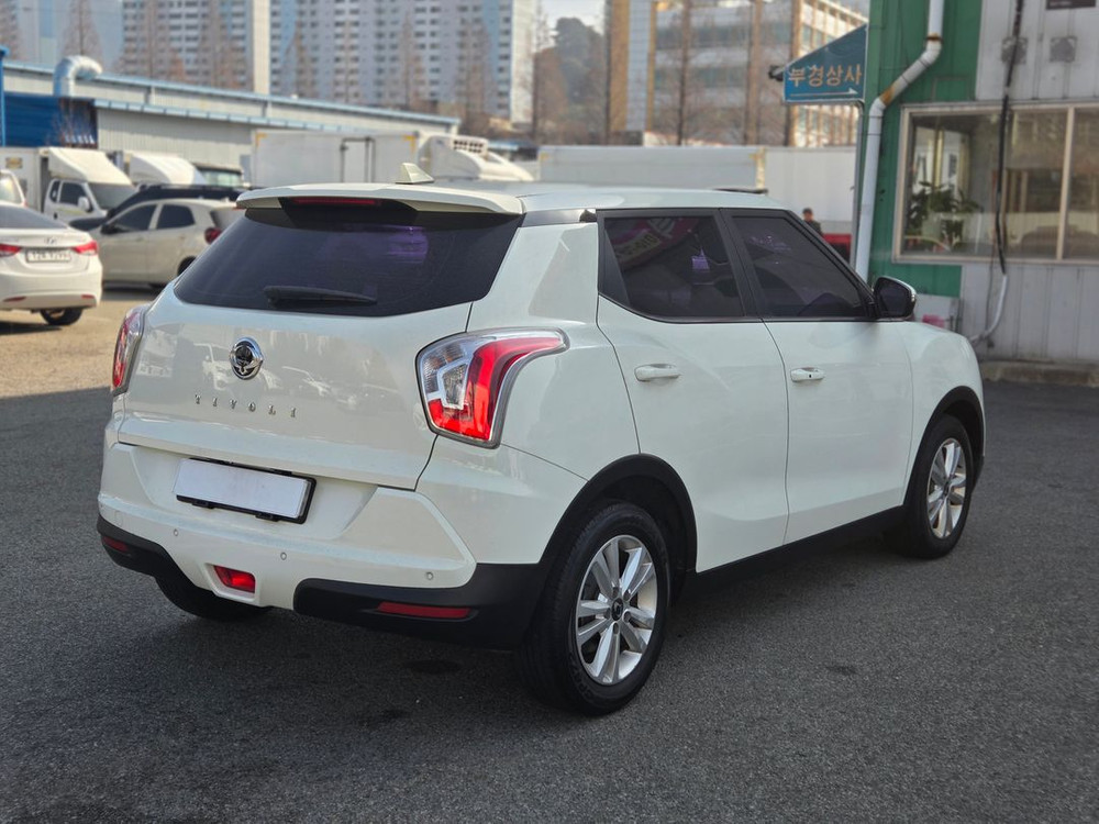 티볼리 가솔린 VX 2WD 화이트 이미지