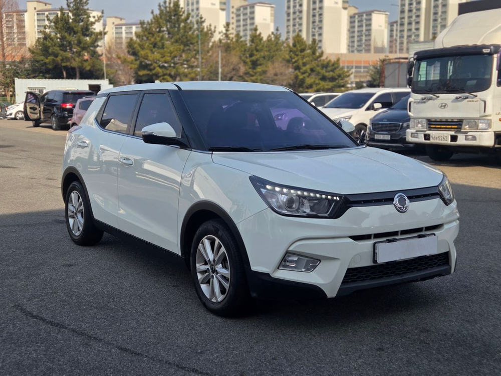티볼리 가솔린 VX 2WD 화이트 이미지