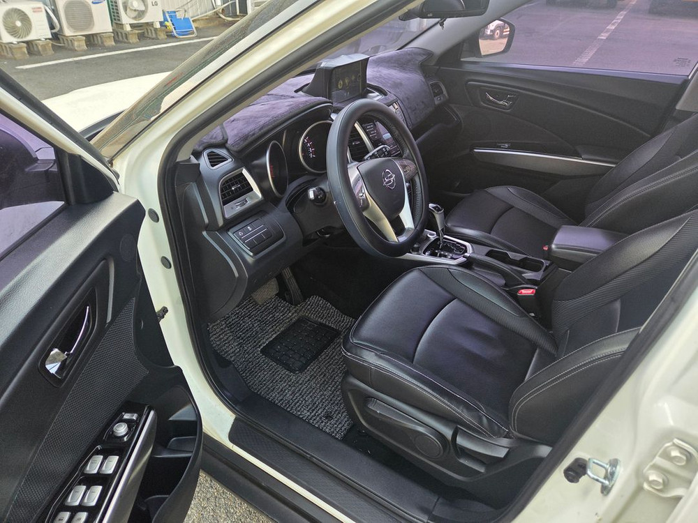 티볼리 가솔린 VX 2WD 화이트 이미지