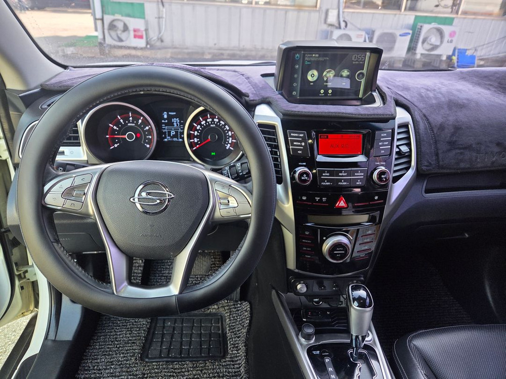 티볼리 가솔린 VX 2WD 화이트 이미지