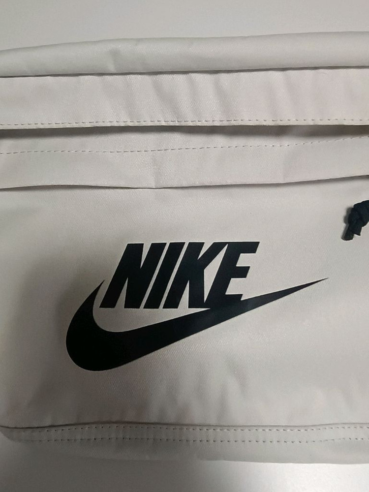 나이키 테크 힙팩 아이보리색 이미지