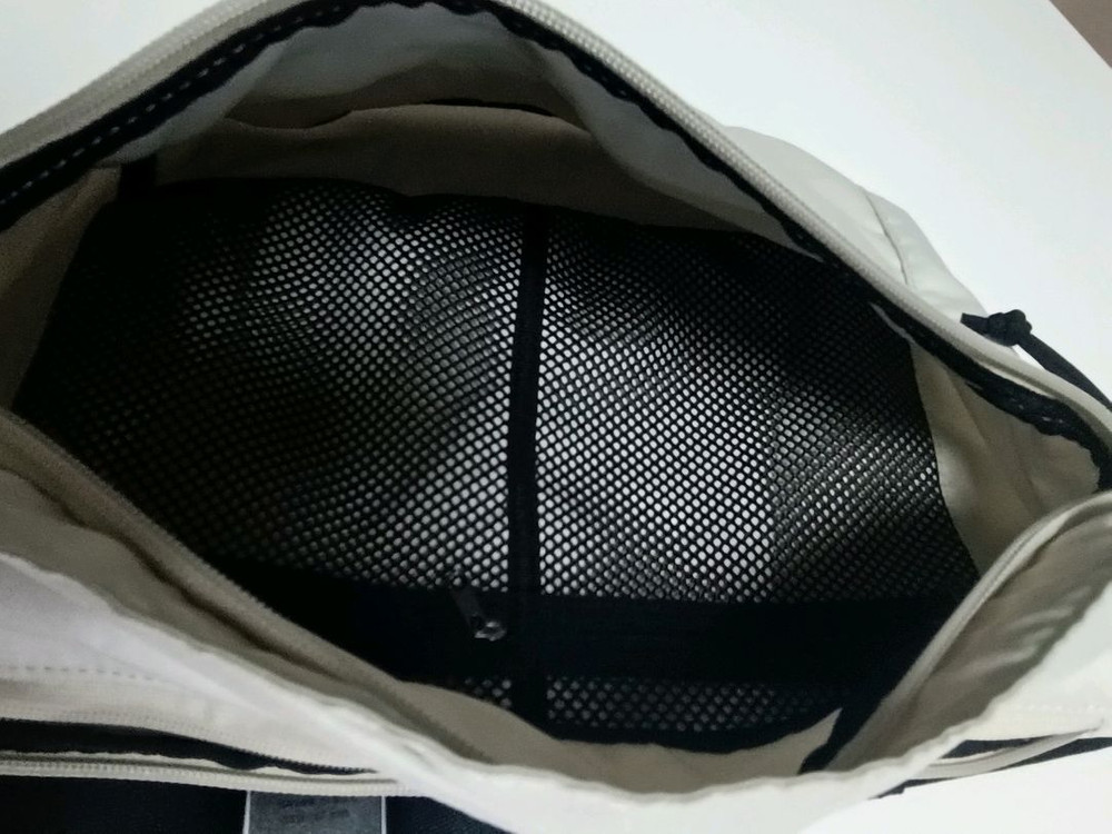 나이키 테크 힙팩 아이보리색 이미지