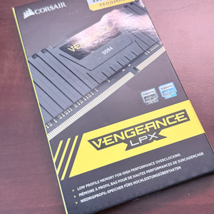 커세어 VENGEANCE LPX DDR4 16GB(8x2) 램 이미지