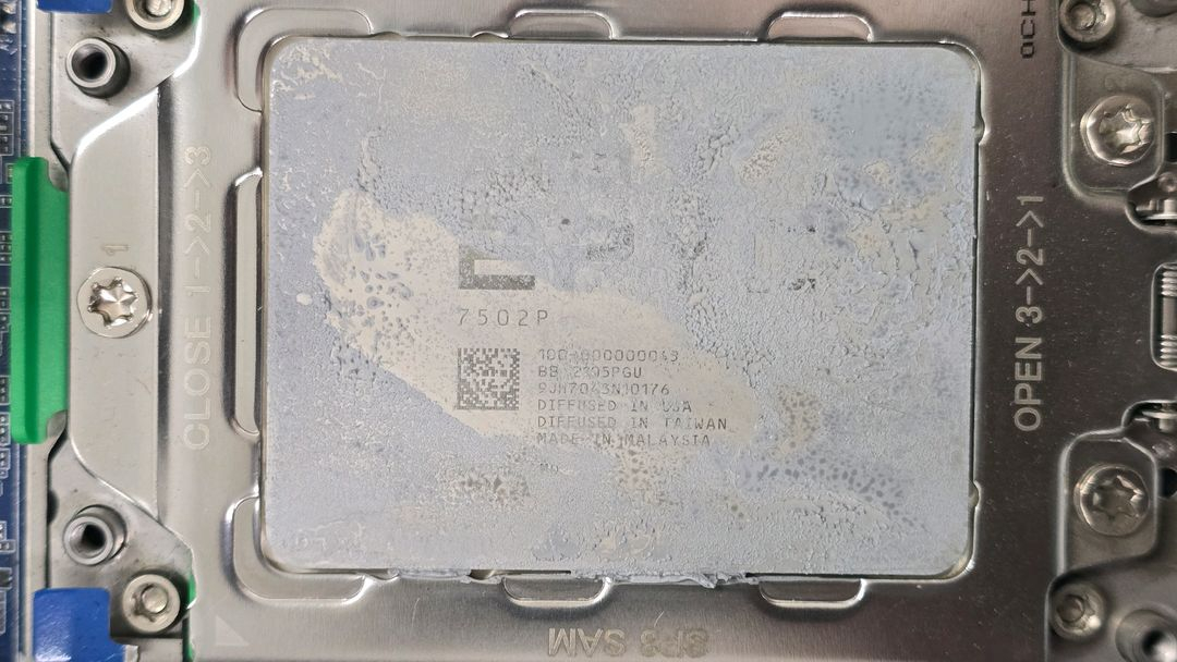 AMD EPYC 7502P 서버 CPU 32코어 64쓰레드 이미지