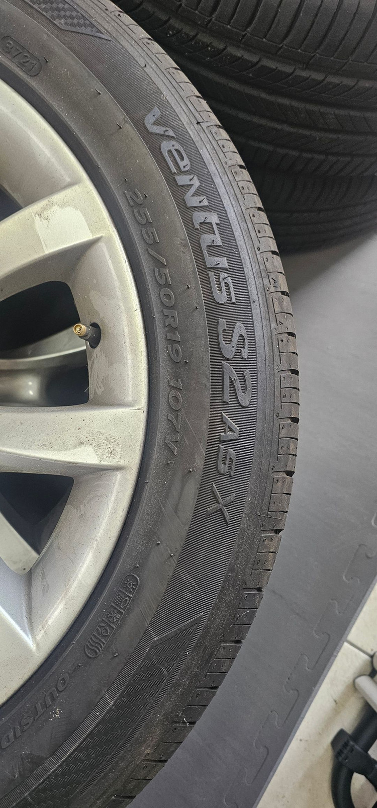BMW X6 19인치 순정 휠 세트. 타이어 상태 좋아요...4세트 가격 입니다... 이미지