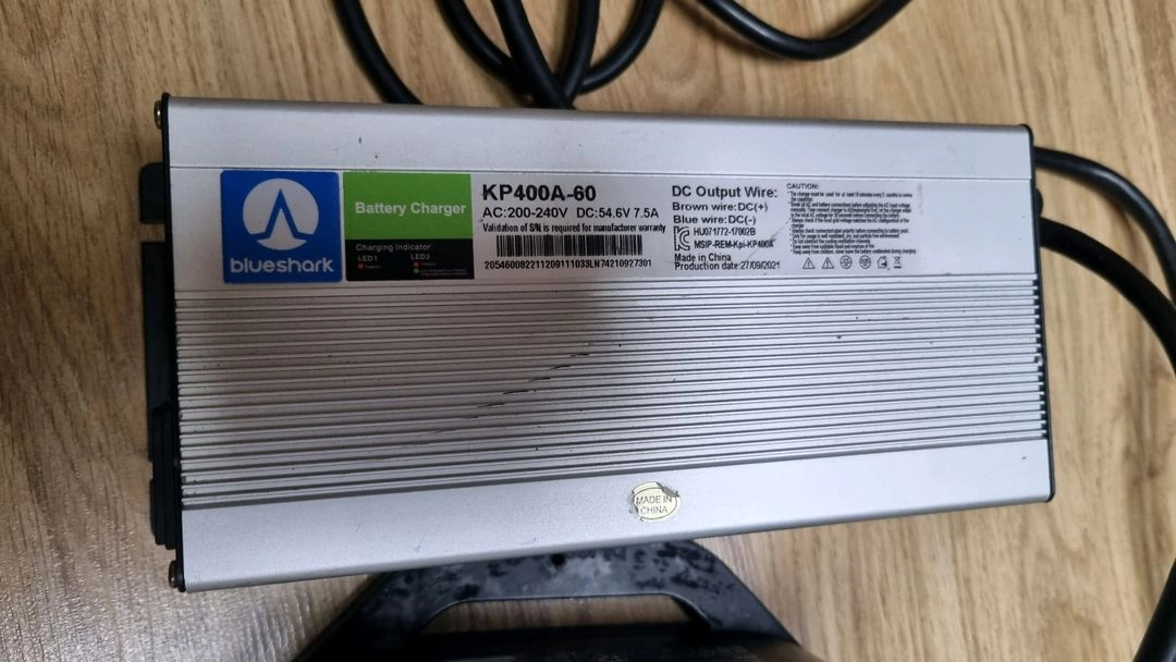 블루샤크스쿠터 KP400A-60 배터리 충전기 세트 이미지
