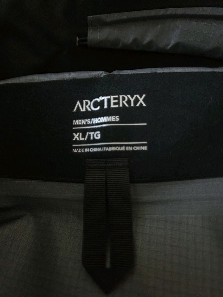 (실착1회)아크테릭스 알파SV 24K 블랙 xl 판매합니다 이미지