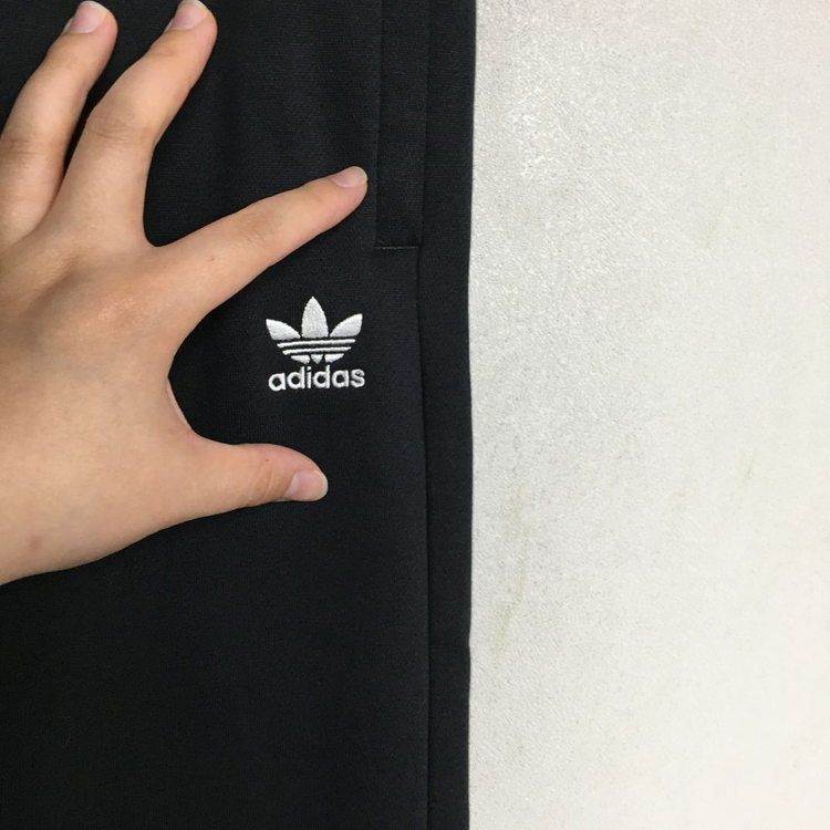 아디다스 신상 와이드레그 밴딩 팬츠 이미지