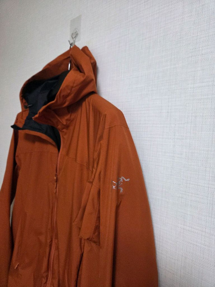 아크테릭스 바람막이 자켓 이미지