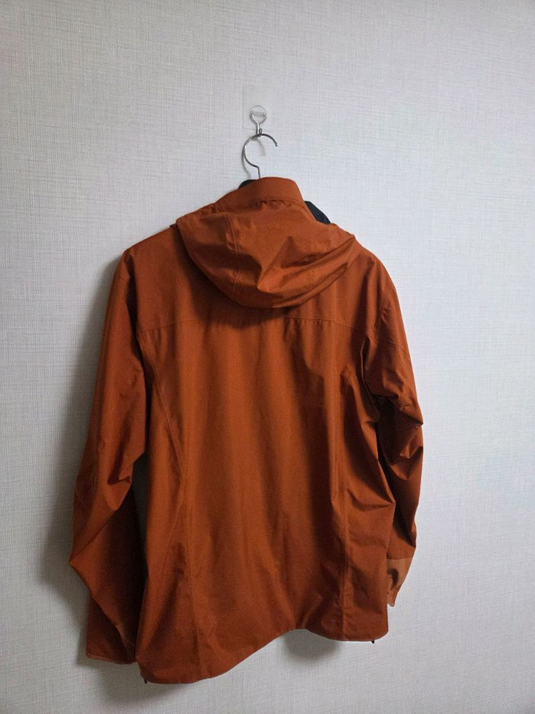아크테릭스 바람막이 자켓 이미지