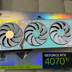 컬러풀 iGame 지포스 RTX 4070Ti 화이트 팝니다 이미지