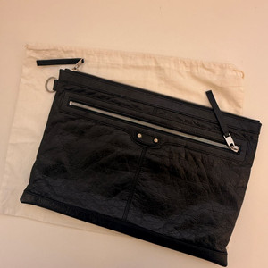 발렌시아가(BALENCIAGA) 클래식 모터 클립 레더 클러치백 이미지