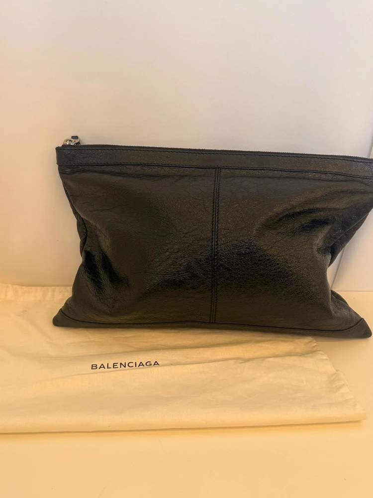 발렌시아가(BALENCIAGA) 클래식 모터 클립 레더 클러치백 이미지