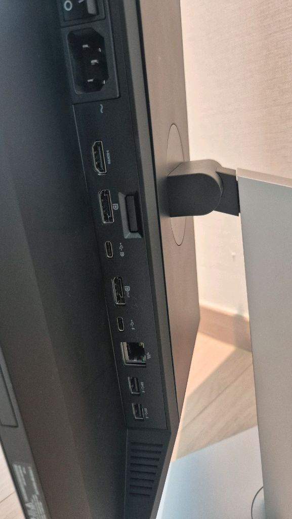 HP E24d G4 FHD USB-C 24인치 도킹 모니터 이미지
