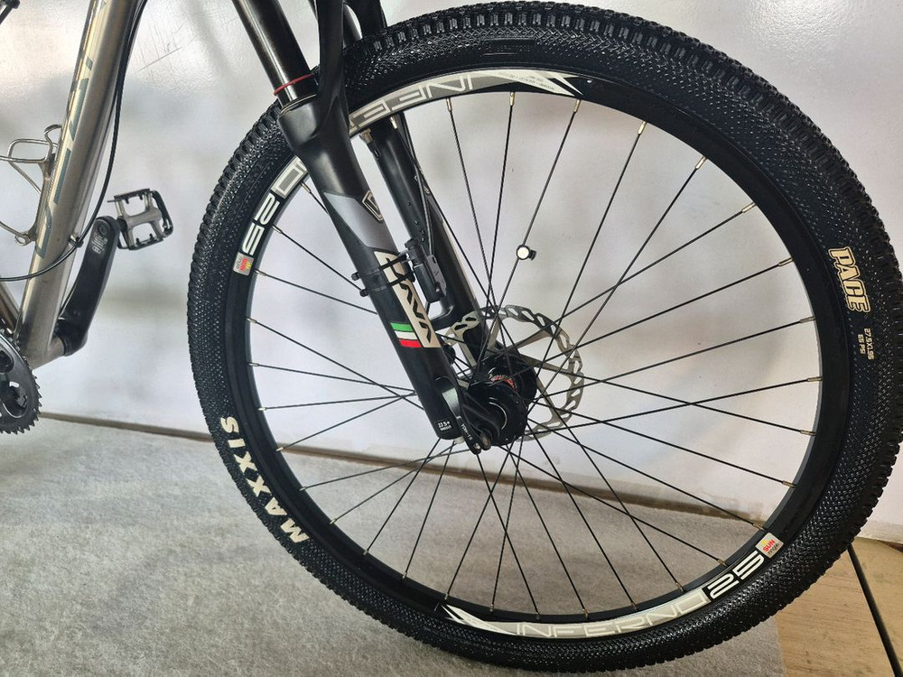 DEAN Ultimate Bikes의 티타늄 하드테일 MTB 자전거 이미지