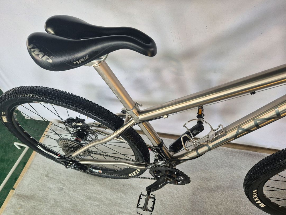 DEAN Ultimate Bikes의 티타늄 하드테일 MTB 자전거 이미지