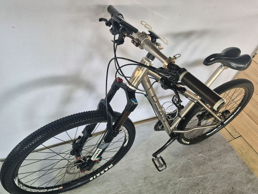 DEAN Ultimate Bikes의 티타늄 하드테일 MTB 자전거 이미지