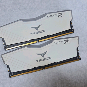 TeamGroup T-FORCE DELTA RGB DDR4 16GB (16GBx2) 3600MHz 화이트 이미지