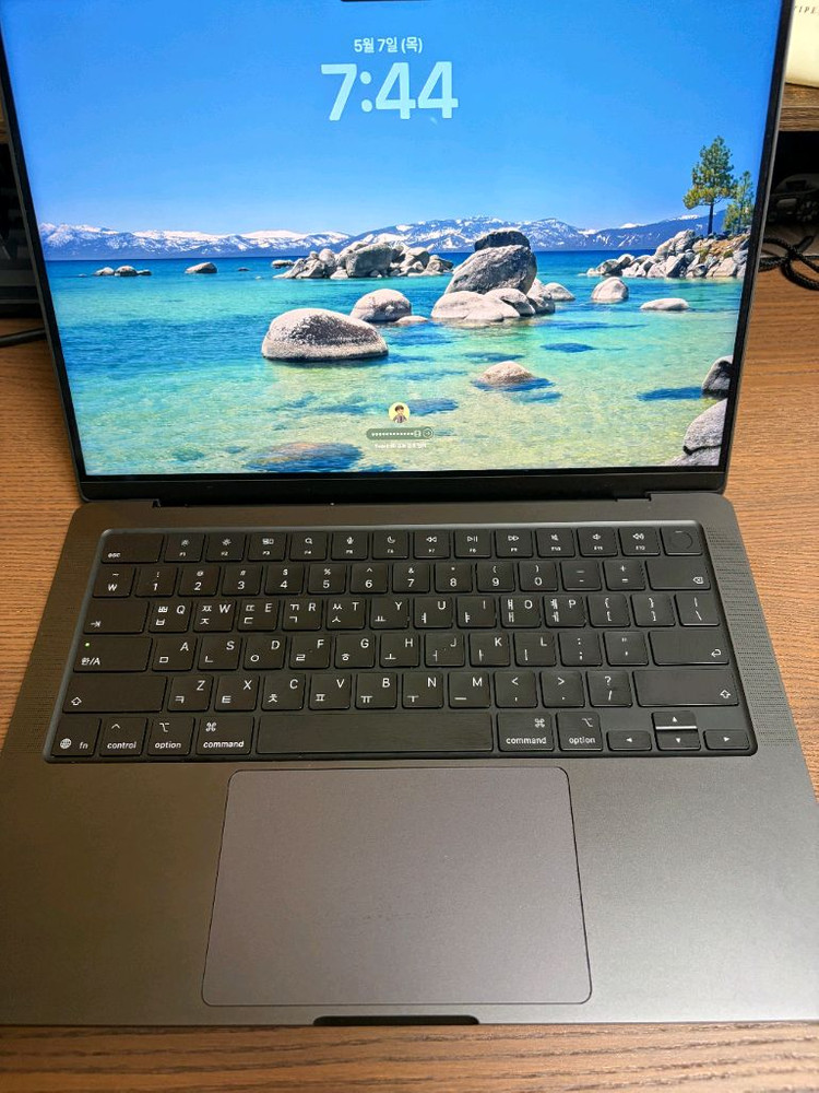 맥북 프로 m5 pro칩 램24g / 1tb ssd 이미지