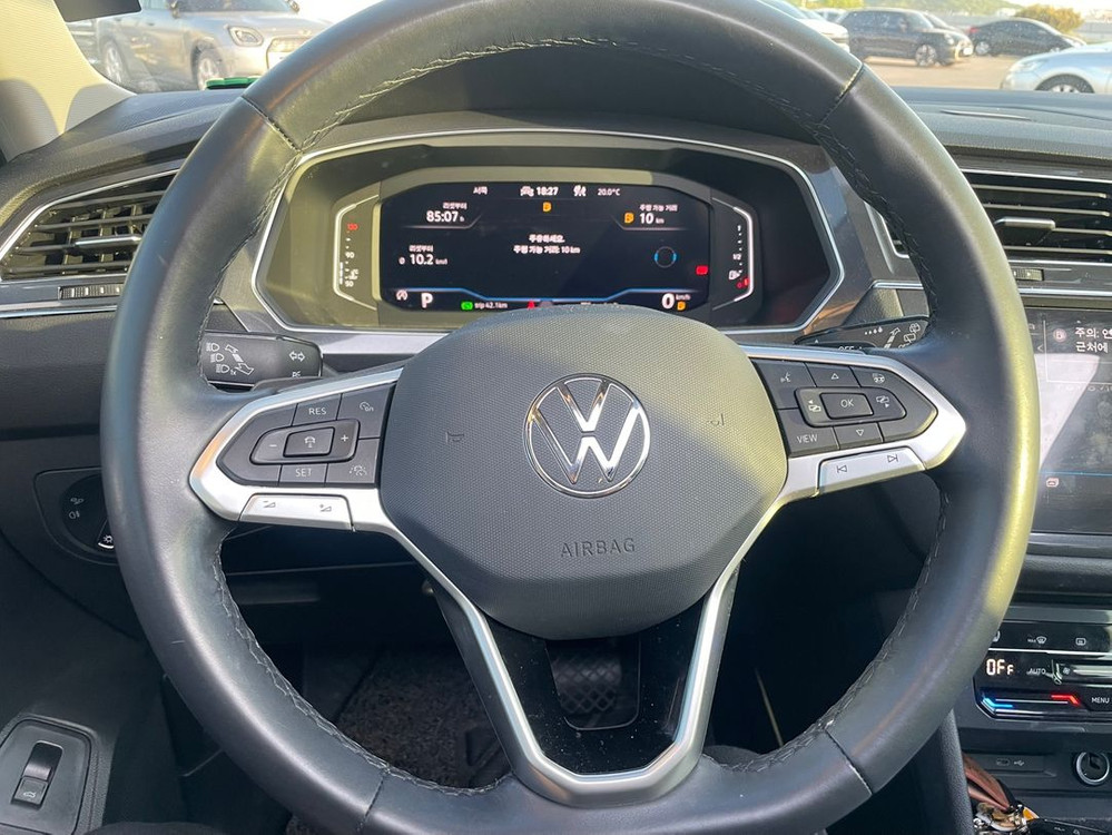 티구안 올스페이스 2.0 TSI 프레스티지 중고차 23년11월 29953km 완전무사고 입니다. 이미지