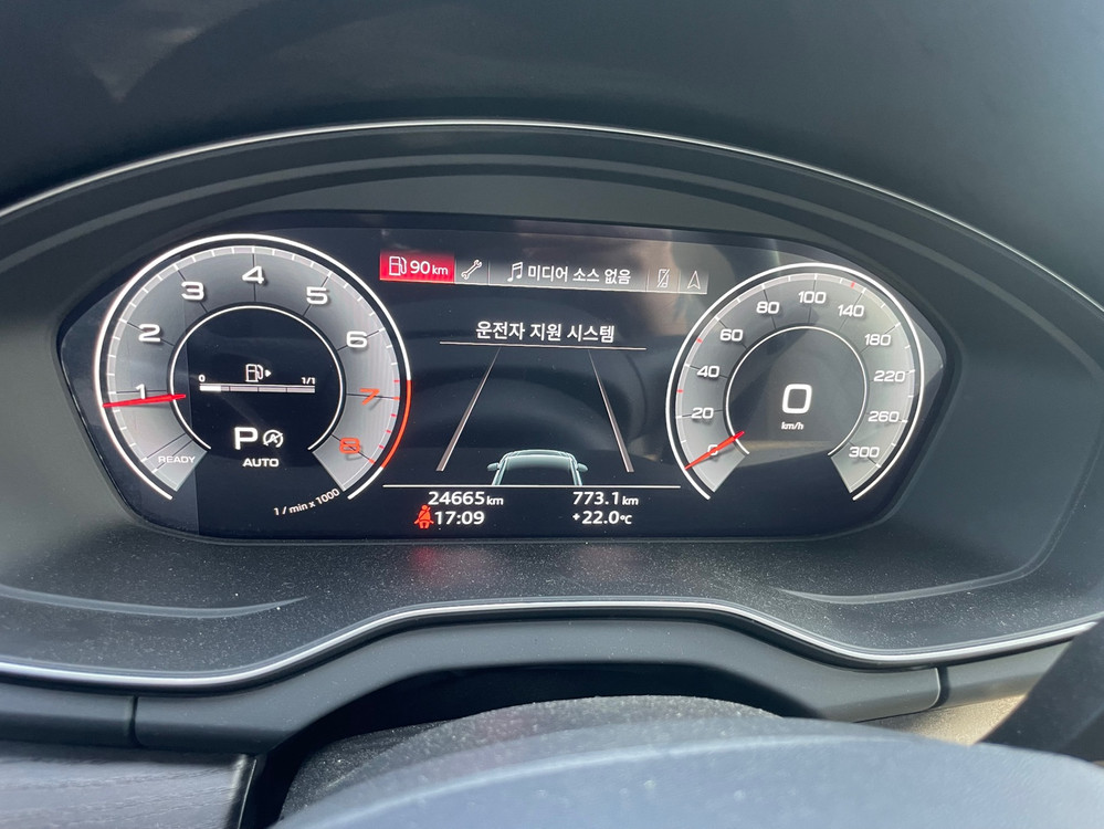 Q5 (FY)45 TFSI 콰트로 프리미엄 스포트백 중고차 23년02월 24668km 완전무사고 베이지시트 이미지