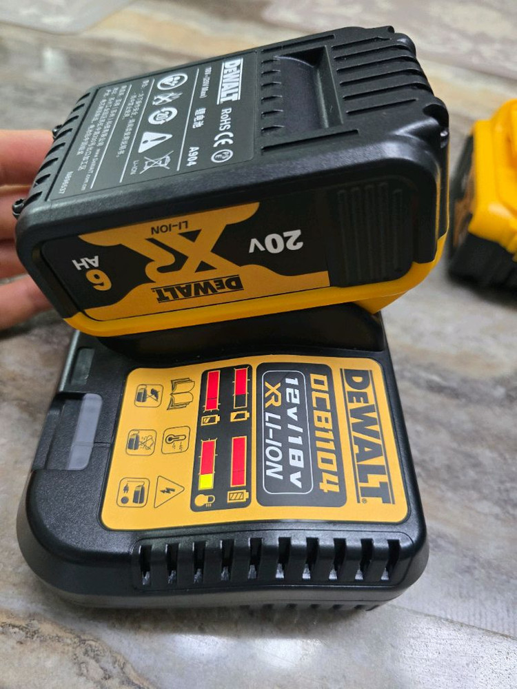 디월트 12v~20v충전기(새상품) 이미지