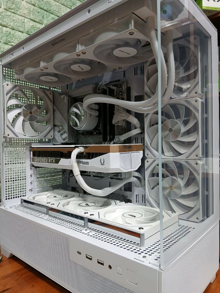 미사용 ) 9800X3D & RTX5070TI 컴퓨터 판매 이미지