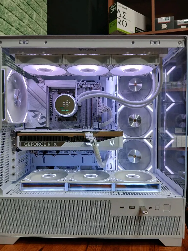 미사용 ) 9800X3D & RTX5070TI 컴퓨터 판매 이미지